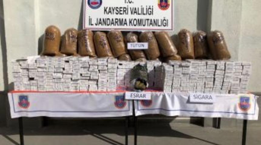 Jandarmadan Ka&ccedil;ak Sigara Ve T&uuml;t&uuml;n Operasyonu