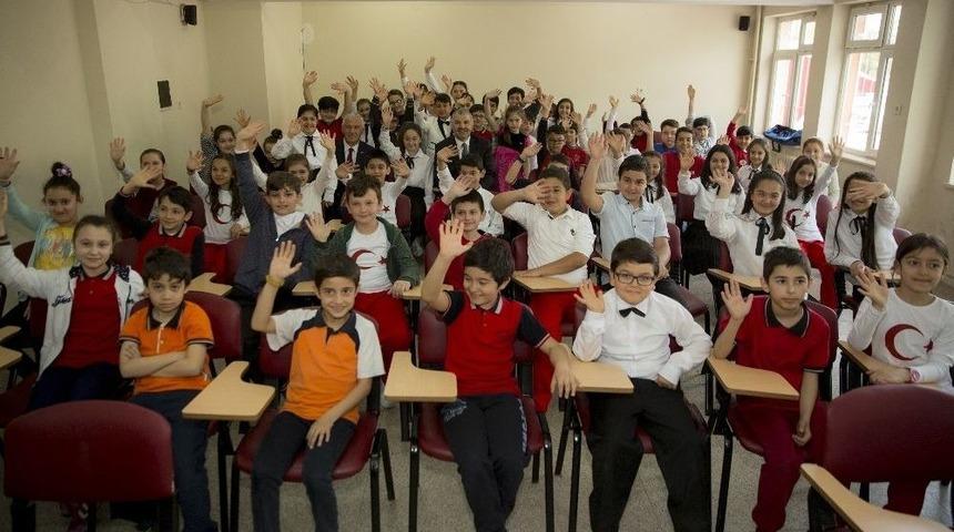 Başkan &Ccedil;elik, Besime &Ouml;zderici İlkokulunda &Ouml;ğrencilerle Buluştu