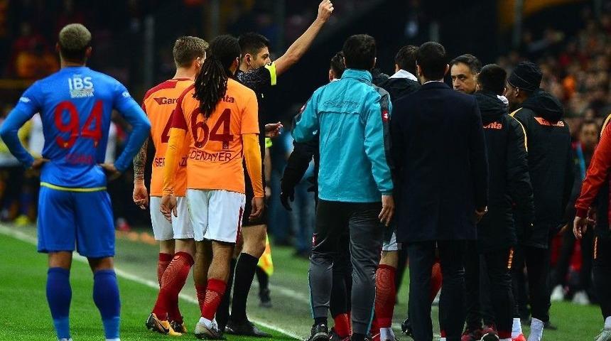 Koray Günter, Yedek Kulübesinde Sarı Kart Gördü