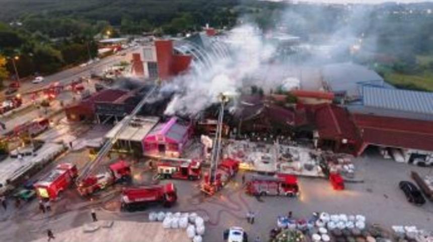 (&ouml;zel) Kemerburgaz&rsquo;da İş Yerleri Alev Alev Yandı