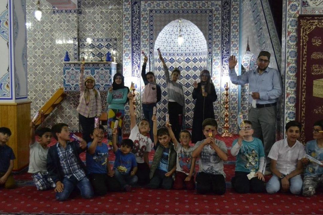 (&ouml;zel Haber) Cemaatin Kovduğu &Ccedil;ocukların G&ouml;nl&uuml;n&uuml; Cami M&uuml;ezzini Aldı