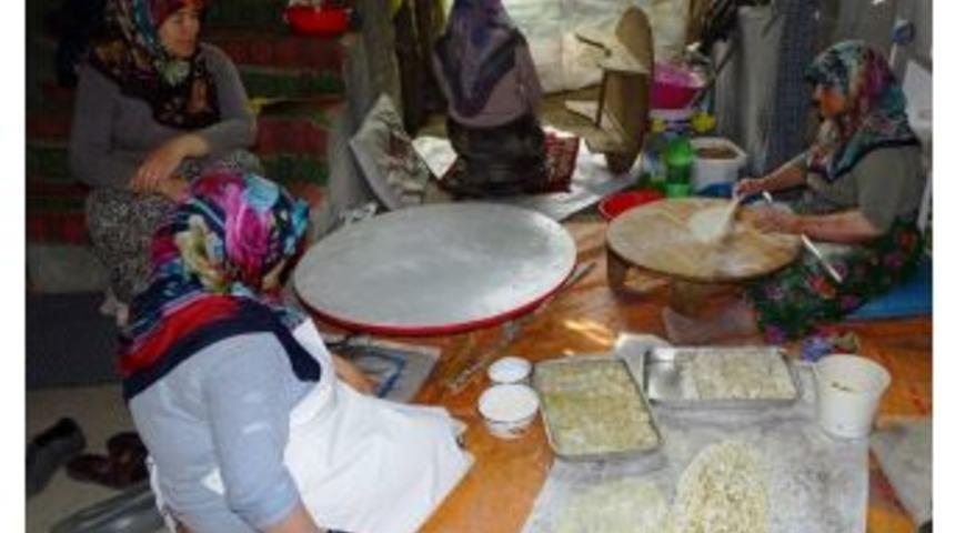 Hisarcıklı Kadınların Bayramlık Ev Baklavası Yapma Telaşı