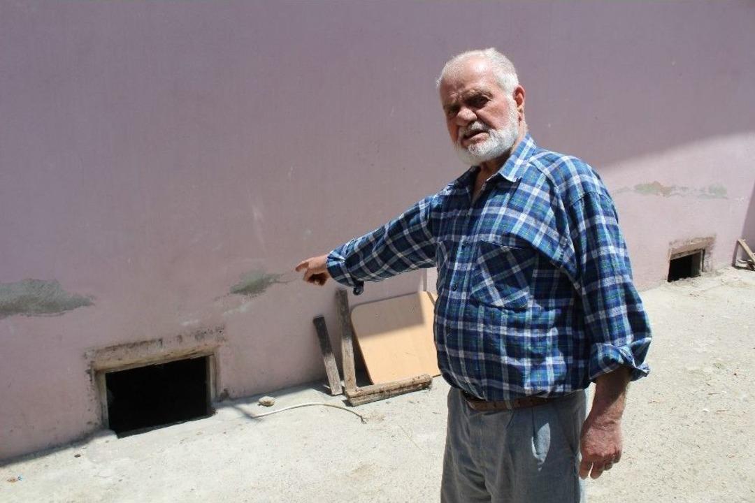 (&ouml;zel) Sokağa Yayılan Koku Ekipleri Harekete Ge&ccedil;irdi