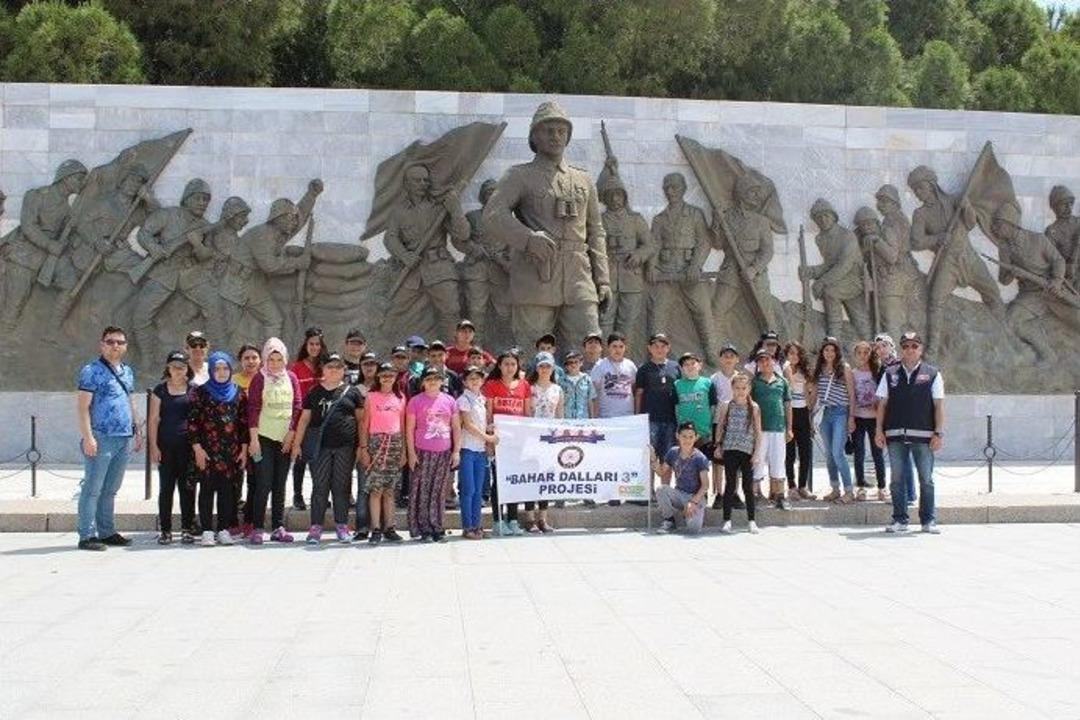 İzmirli &Ouml;ğrenciler Eskişehir Ve &Ccedil;anakkale&rsquo;yi Gezdi