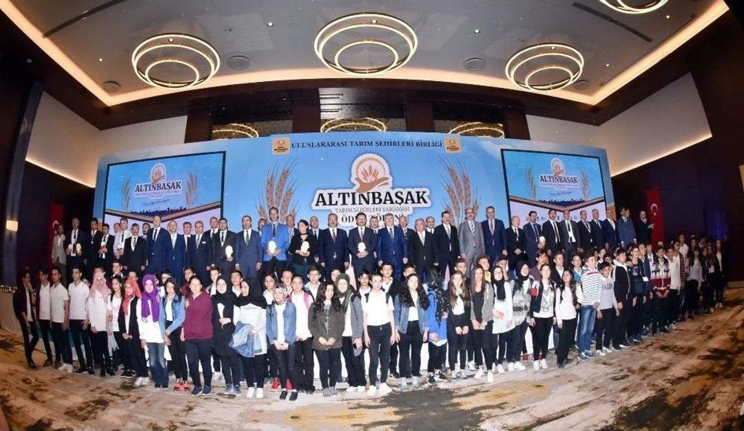 Altınbaşak Tarım Şehirleri Yarışması&rsquo;nda Dereceye Giren Belediyeler &Ouml;d&uuml;llerini Aldı