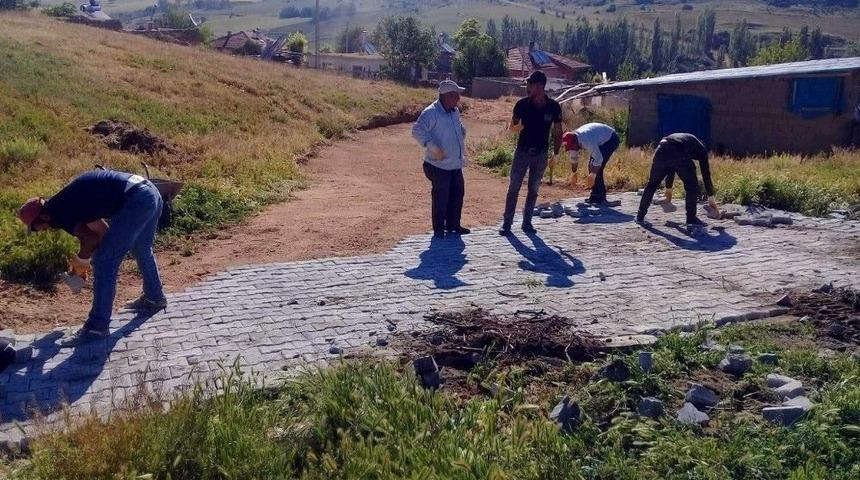 Develi&rsquo;deki Kırsal Mahallelerde &Ccedil;alışmalar Devam Ediyor