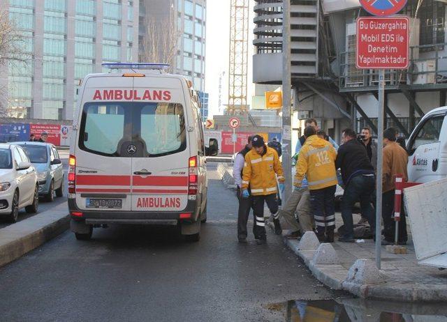 (özel) Nakliye Sepetinden Düşerek Yaralanan İşçi Yerde Sigara İçti