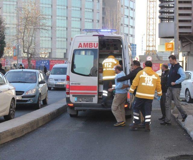 (özel) Nakliye Sepetinden Düşerek Yaralanan İşçi Yerde Sigara İçti