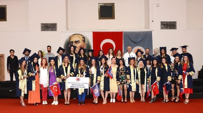 Me&uuml;&rsquo;de Mezuniyet Coşkusu Devam Ediyor