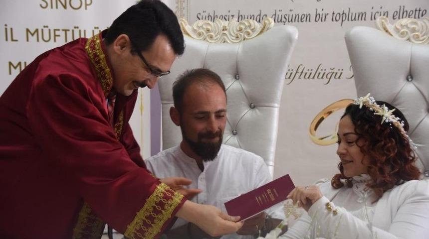 Sinop&rsquo;ta M&uuml;ft&uuml; İlk Kez Nikah Kıydı
