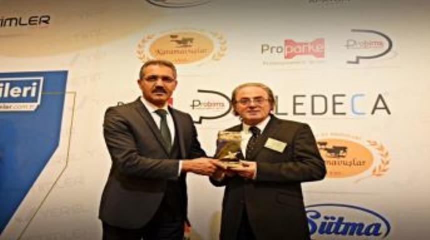 Başkan Bekler&rsquo;e &rsquo;yılın Belediye Başkanı&rsquo; &Ouml;d&uuml;l&uuml;