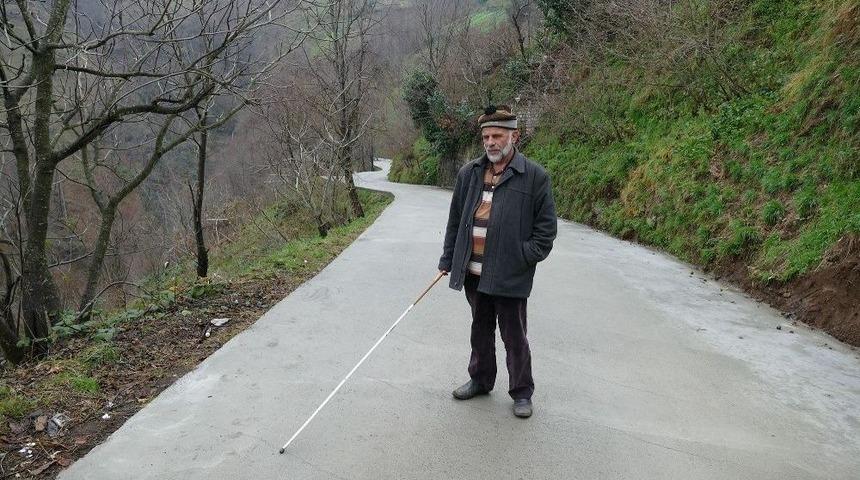 İnşaatta G&ouml;zlerini Kaybeden Yaşlı Adamın Yolunu Betonladılar