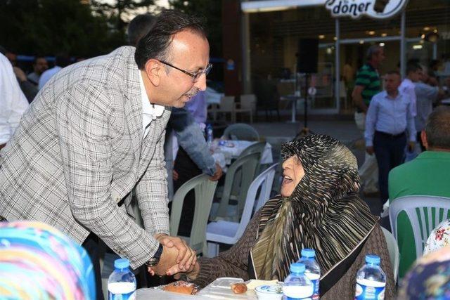 Belediye Başkanı Seçen, “ Mahalle İftarlarıyla Halkımızla Daha Da Bütünleştik”