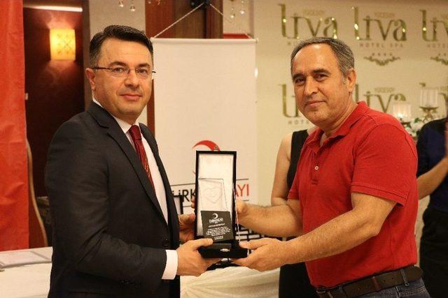 Kan Bağışlayanlara Madalya Ve Plaket