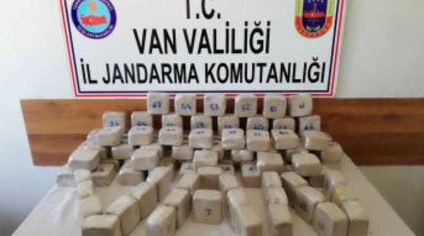 İran Sınırında 50 Kilo Eroin Ele Ge&ccedil;irildi