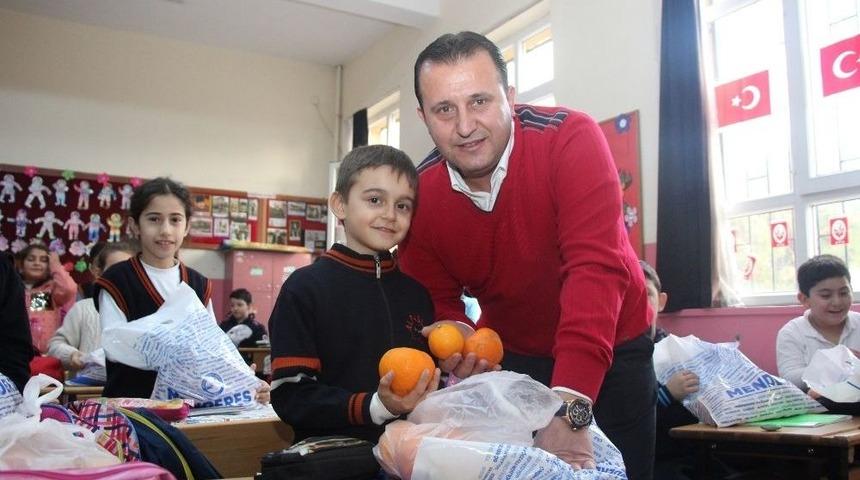 Menderes&rsquo;in Mandalinaları &Ccedil;ocuklara