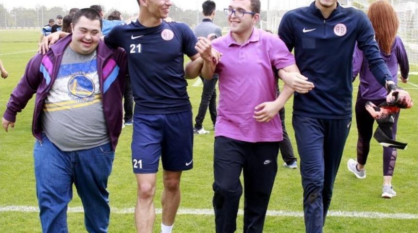 Antalyaspor&rsquo;un &Ouml;zel Konukları