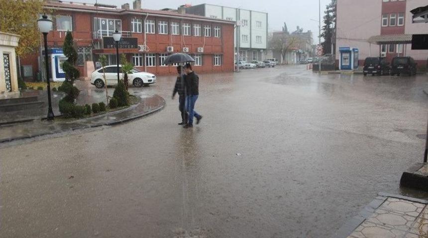 Yavuzeli&rsquo;nde Yağmur Y&uuml;zleri G&uuml;ld&uuml;rd&uuml;