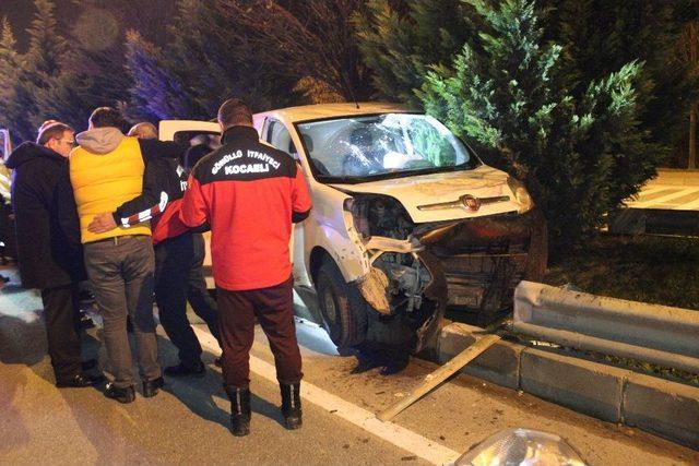 Kontrolden Çıkan Araç Bariyerlere Çarptı: 1’i Ağır 2 Yaralı