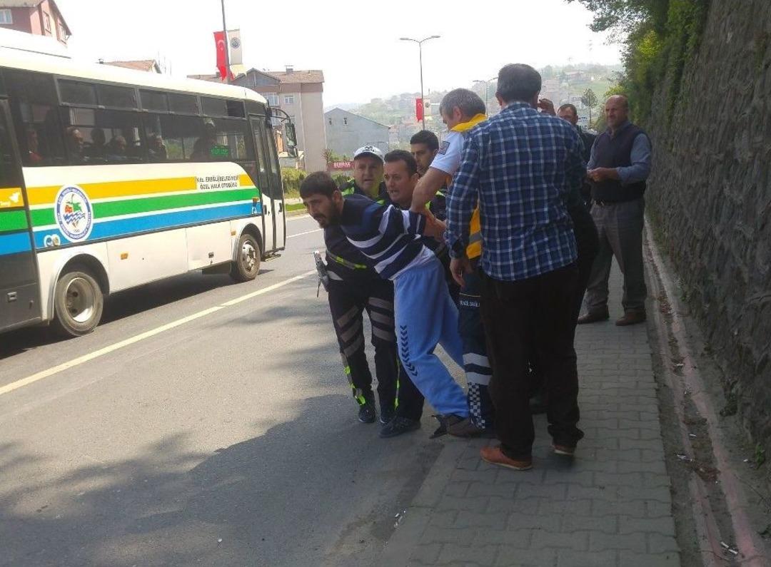 Tırın &Ccedil;arptığı Gen&ccedil; Ambulanstan Ka&ccedil;maya &Ccedil;alıştı