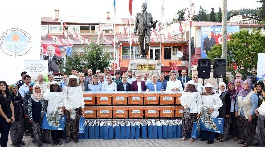 &Ccedil;amlıyaylalı Arıcılara Kovan Desteği
