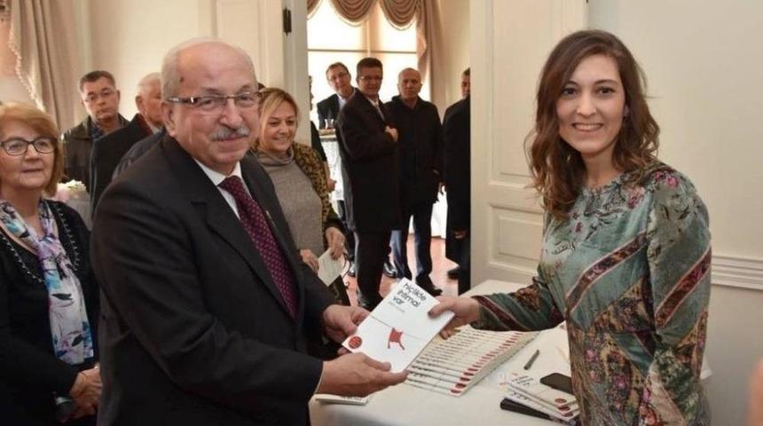 Başkan Albayrak Pelin Kıvrak&rsquo;ın İmza G&uuml;n&uuml; Etkinliğine Katıldı