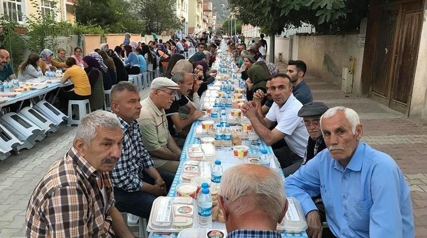 Taşova Belediyesi 7 Mahallede 5 Binden Fazla Kişiye İftar Verdi