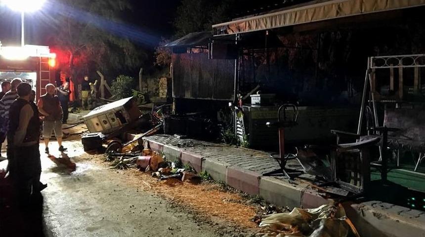 Dondurma D&uuml;kkanı Bir Saatte K&uuml;l Oldu