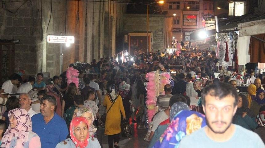 Şanlıurfa’da Bayram Alışverişi Yoğunluğu