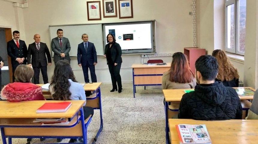 Vali Sonel &Ouml;ğrencilerle Bir Araya Geldi