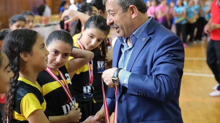 Darıca&rsquo;da Kupa Ve Madalyalar Verildi