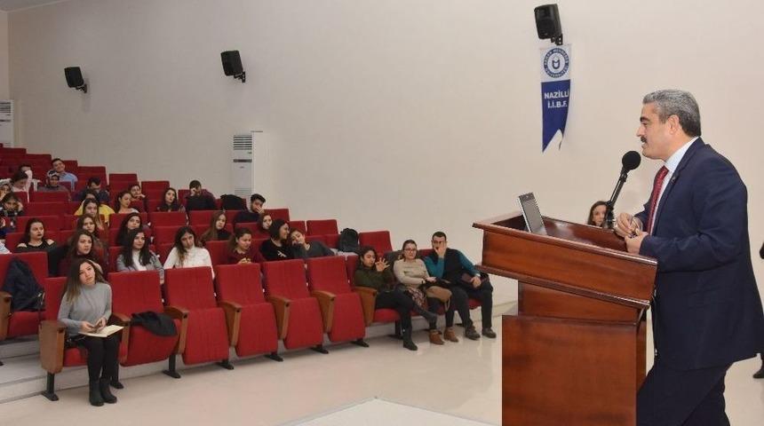 Başkan Alıcık, &Uuml;niversitelilere Yerel Y&ouml;netimi Anlattı