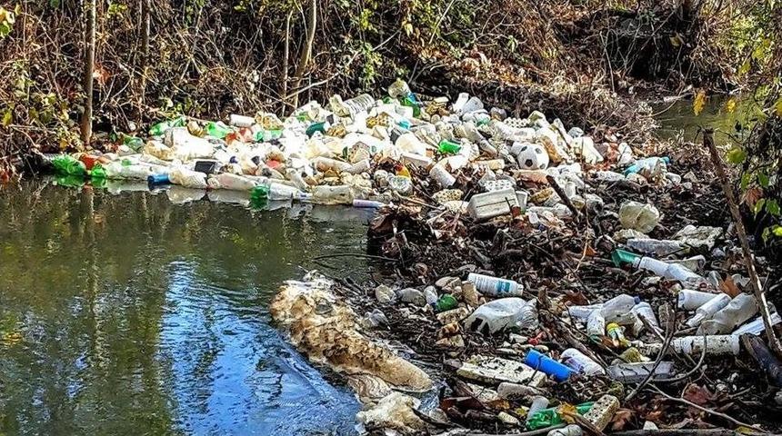 &Ccedil;akırca Deresinden Zehir Akıyor