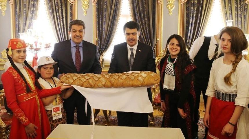 Dünya Çocuklarından Vali Şahin’e "barış Ekmeği"