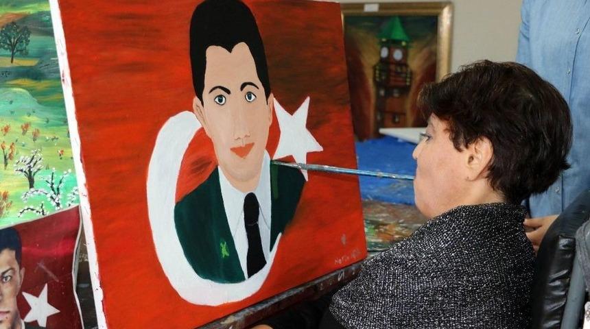 Ağzıyla 15 Temmuz Şehidi &Ouml;mer Halis Demir&rsquo;in Resmini &Ccedil;izdi