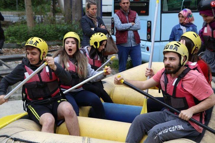 Rize’de Üniversite Öğrencilerinin Rafting Heyecanı