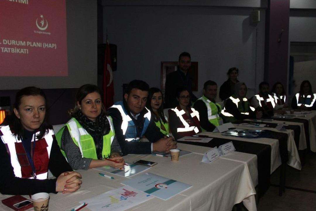 Sağlık M&uuml;d&uuml;rl&uuml;ğ&uuml;nden Afet Ve Acil Durum Eğitimi Verildi