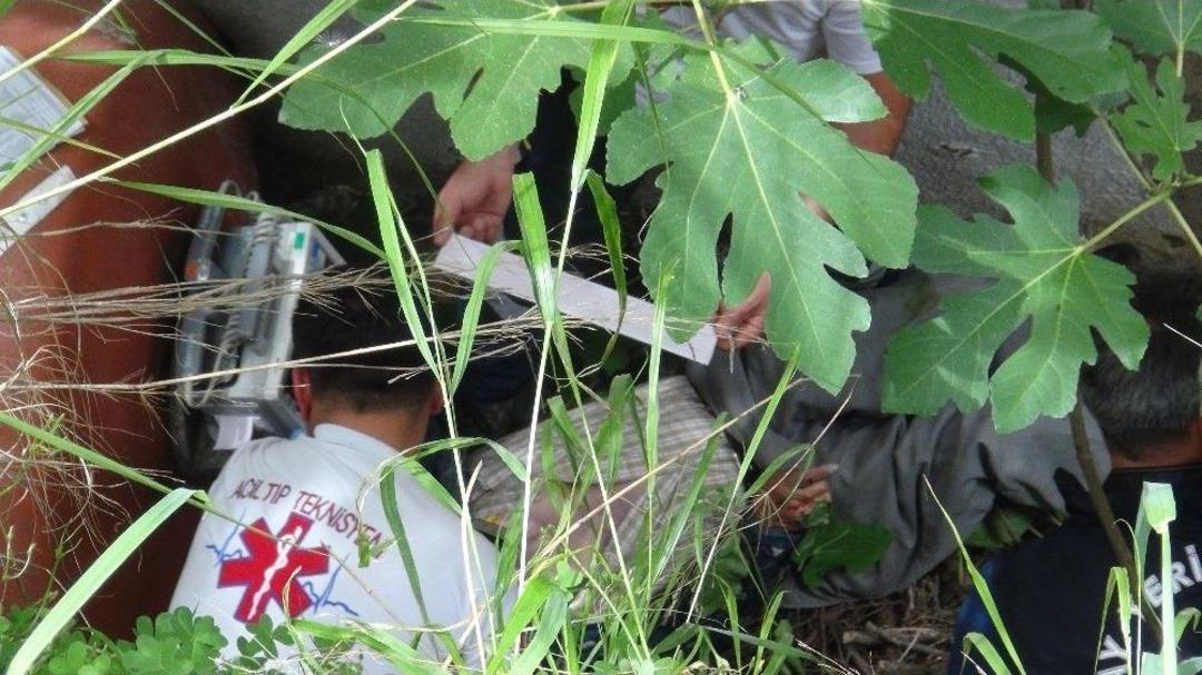 Kayıp Olarak Aranan Adamın Cesedi Evinin &Ouml;n&uuml;nde Bulundu