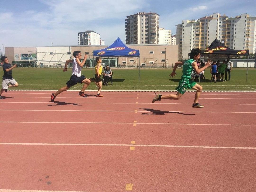 En Hızlı Atlet Olmak İ&ccedil;in Koştular