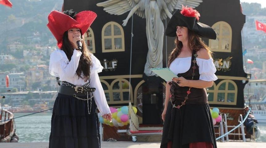 “korsanlar Ve Prensesler” Büyüledi