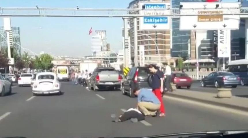 Arabasıyla Çarptığı Yayaya Kalp Masajı Yaptı
