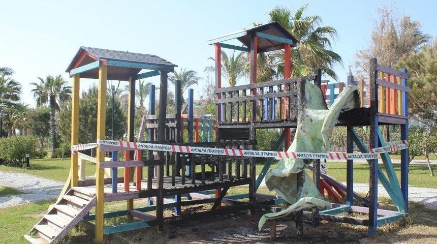 Manavgat&rsquo;ta Oyun Parkı Yandı