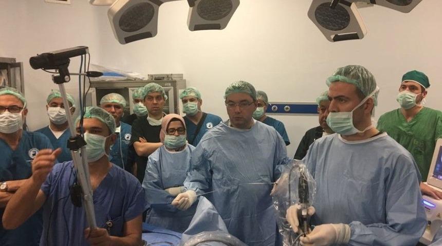 Pa&uuml;&rsquo;de &lsquo;canlı Cerrahi&rsquo; Kursu Yapıldı