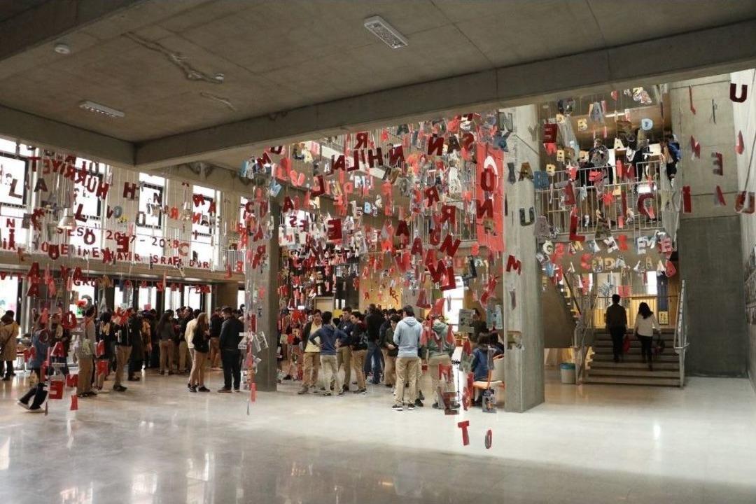 Geri D&ouml;n&uuml;ş&uuml;me G&ouml;nderilecek Kitaplar Sanat Eseri Oldu