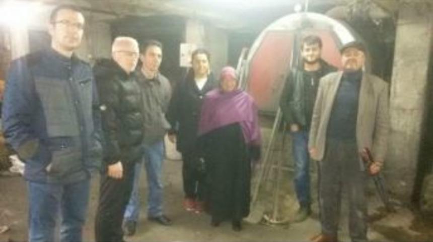 Belgeli Kadın Kaloriferci