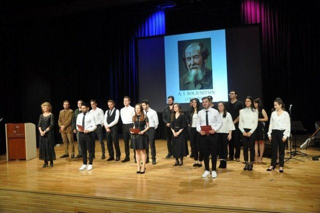 &ldquo;ge&ccedil;mişten G&uuml;n&uuml;m&uuml;ze Rus Dili, Edebiyatı Ve K&uuml;lt&uuml;r&uuml; 1. Uluslararası &Ouml;ğrenci Sempozyumu" 1