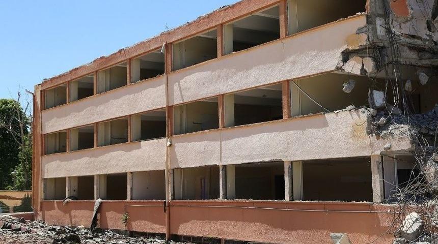 Atat&uuml;rk Kız Lisesi Yıkılıyor