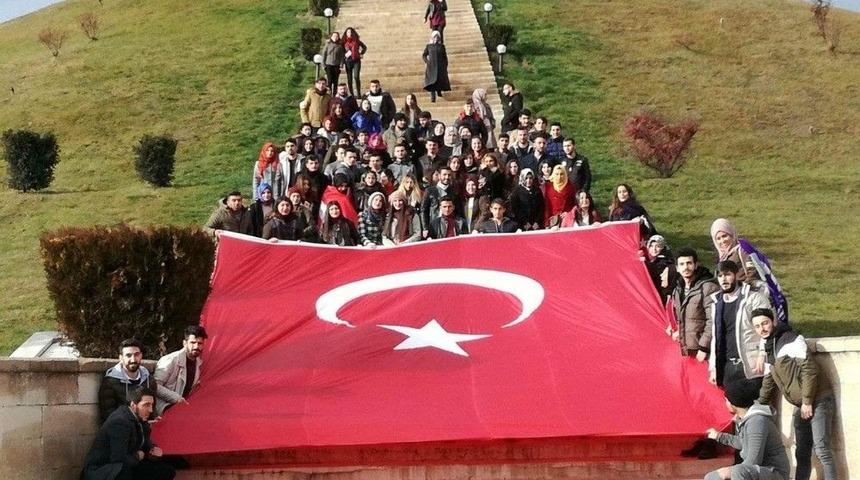 Dp&uuml; Şaphane Meslek Y&uuml;ksekokulu &Ouml;ğrencilerinden Şehitlik Ziyareti