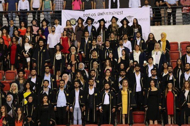 Toros Üniversitesi’nde Mezuniyet Coşkusu