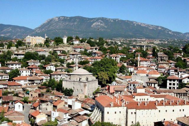 Unesco Listesinde Yer Alan Safranbolu’da Oteller Doldu, Turistler İlçeye Akın Etti